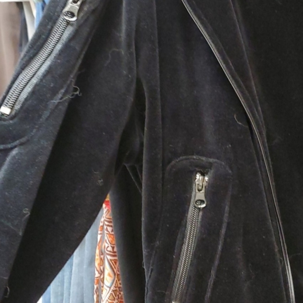 Track suit - Picture 2 of 3